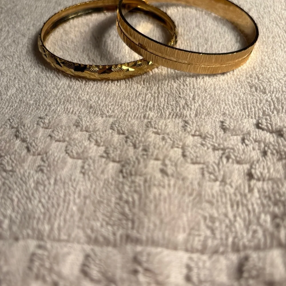 Vintage Elegant Gold-Tone Bangle Set